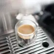 Taza de espresso recién servida