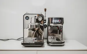 Imagen de las cafeteras Baristeo Intima y Bambino Plus