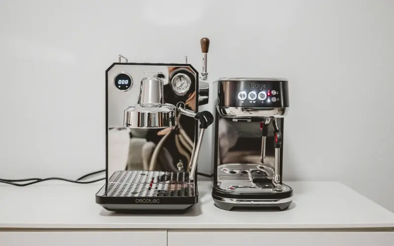 Imagen de las cafeteras Baristeo Intima y Bambino Plus