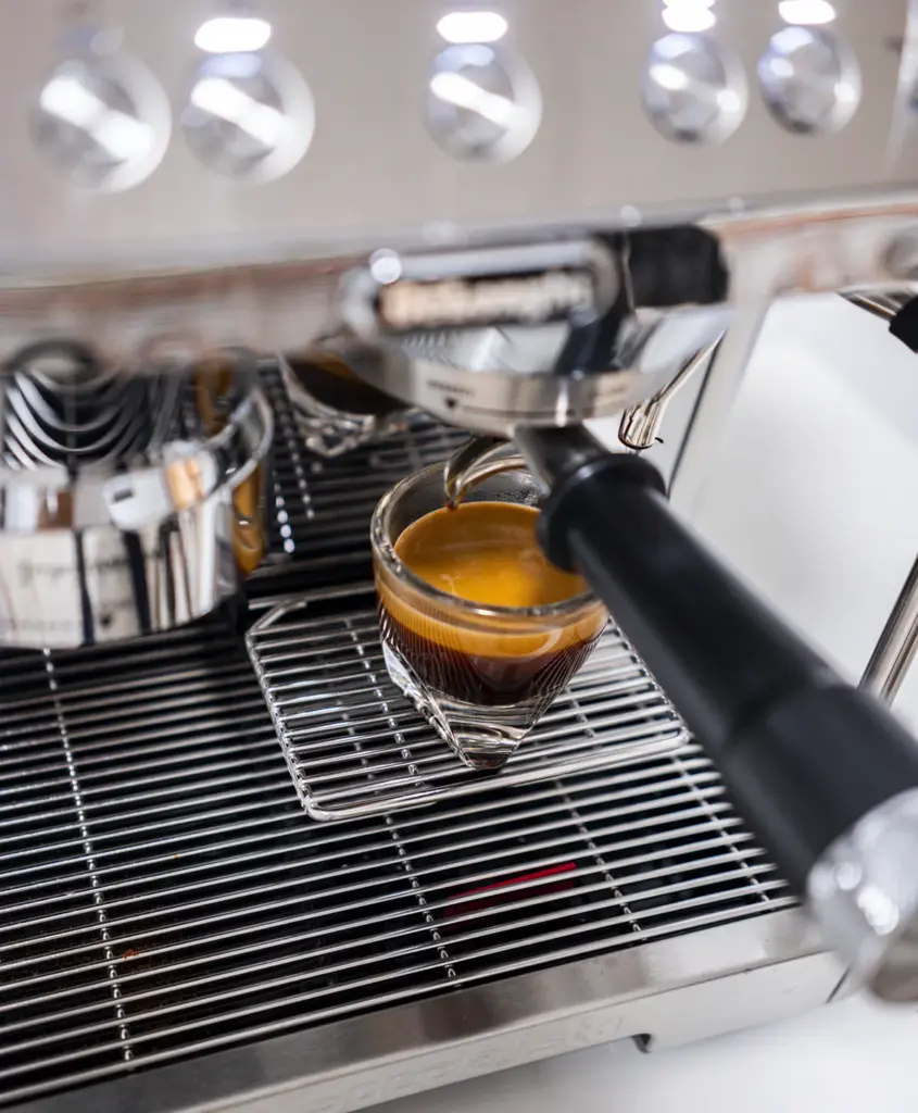 The Specialista Opera after extracting espresso