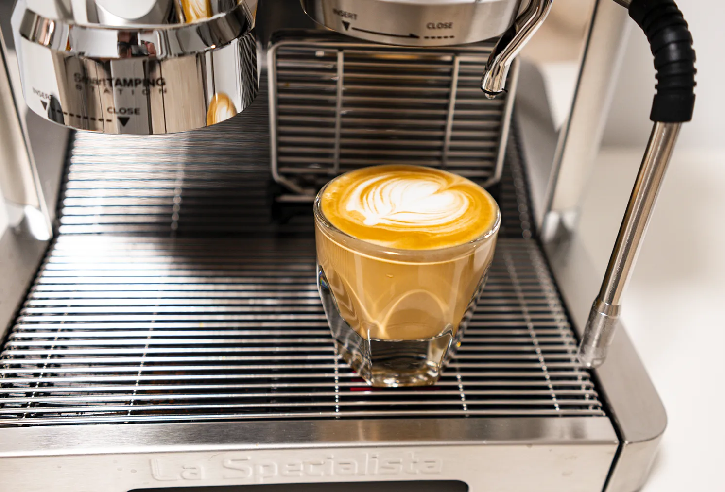 Silky and smooth cappuccino on the De'Longhi Specialista Opera