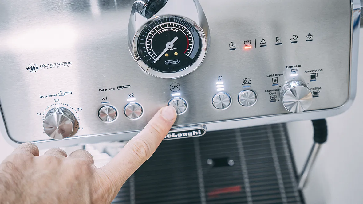 De'Longhi Specialista Opera control panel