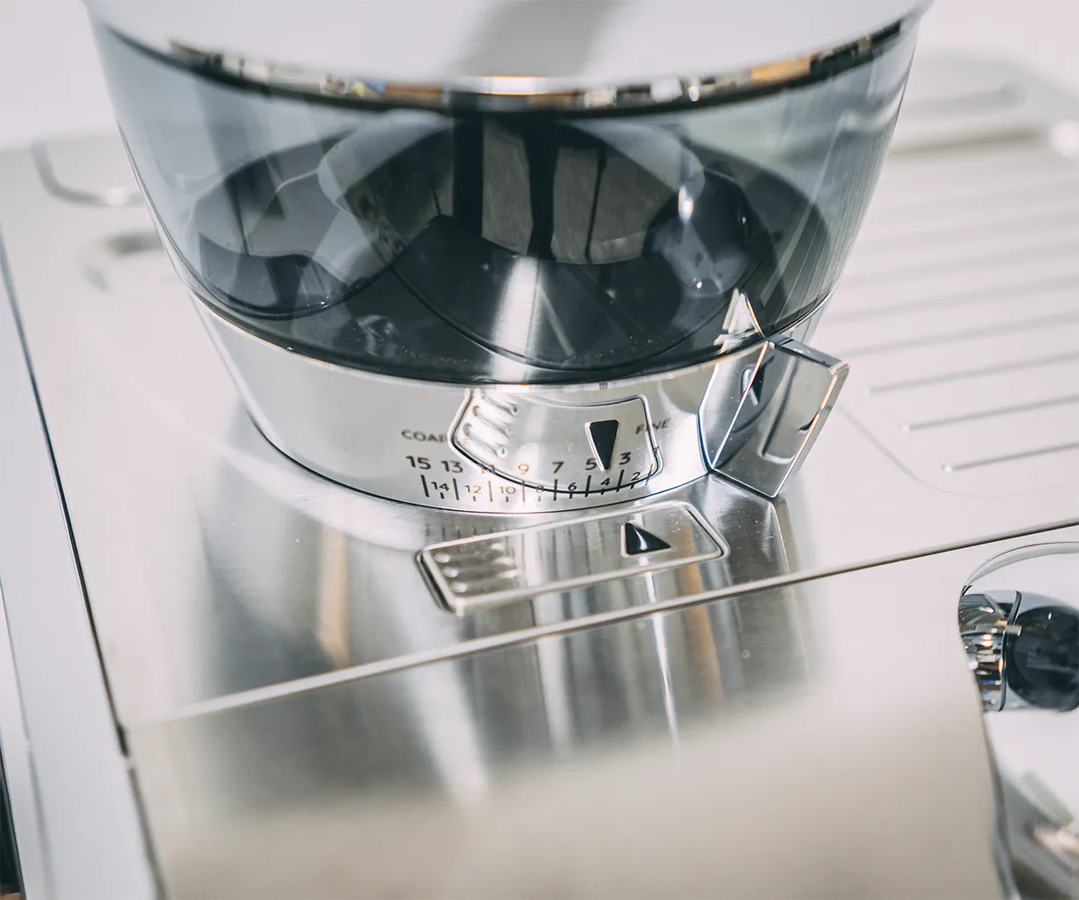 The 15 grind steps of adjustment on the De'Longhi Specialista Opera